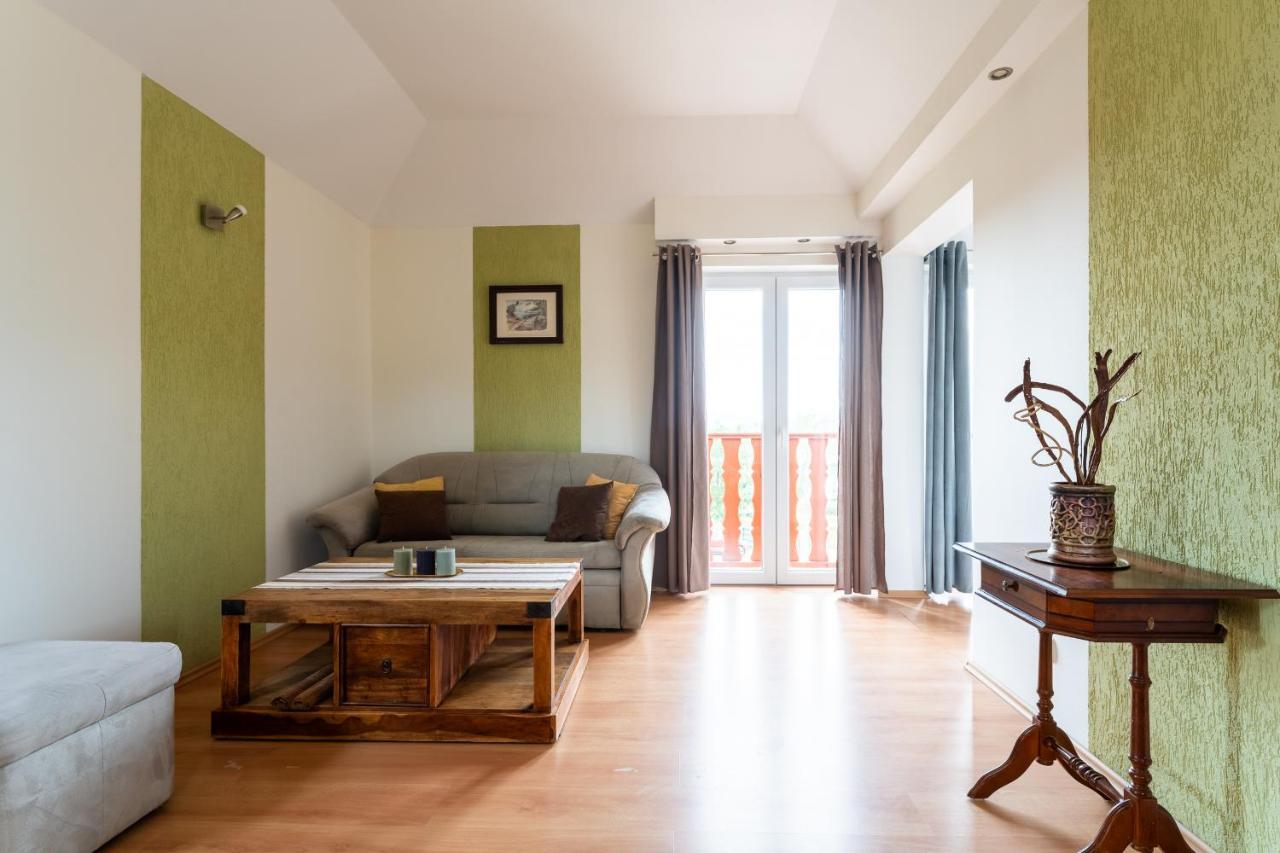 Apartament Green Hill Z Balkonem I Widokiem Na Karkonosze - Space Apart Jelenia Gora Luaran gambar